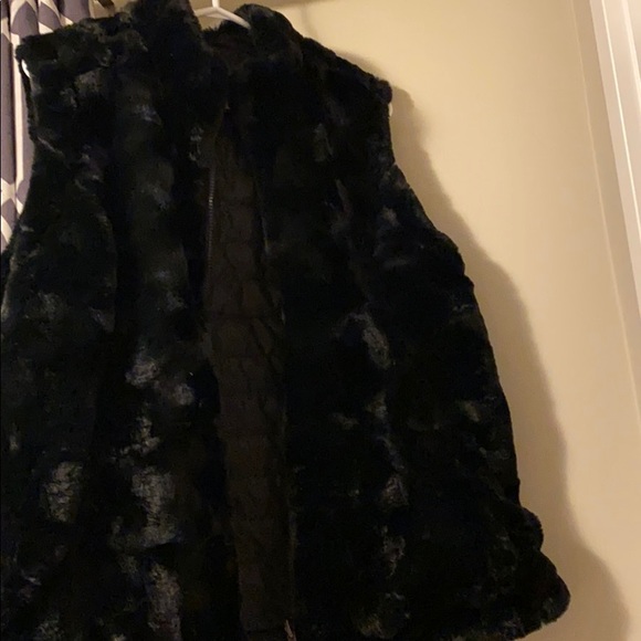 Large Costco Versatile vest - Picture 2 of 2